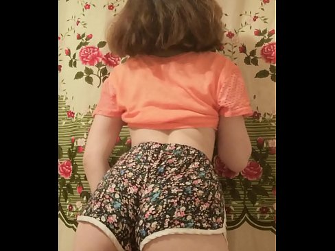 ❤️ Una ghjovana sexy si spoglia i pantaloncini davanti à a camera Video sessu à noi % co.virtsextor.ru% ❤